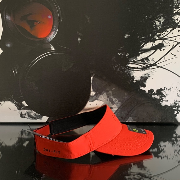 NIKE AEROBILL DRI FIT TRAINING VISOR - Picture 5 of 6